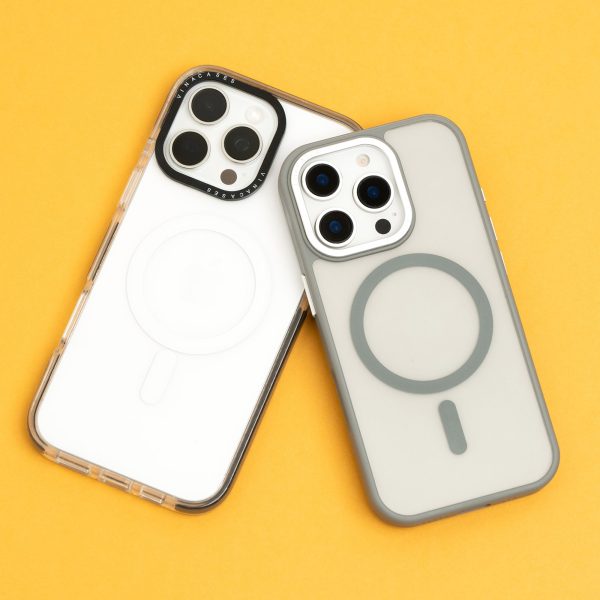 قاب شفاف دور مشکی و قاب سیلیکونی طوسی با مگسیف