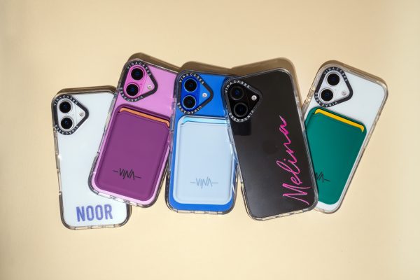 قاب آیفون شخصی سازی شده با اسم ورنگ و فونت دلخواه با اکسسوری