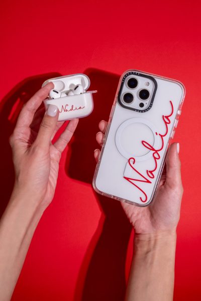 شخصی سازی قاب آیفون و قاب یرپاد با اسم دلخواه با رنگ فونت قرمز 